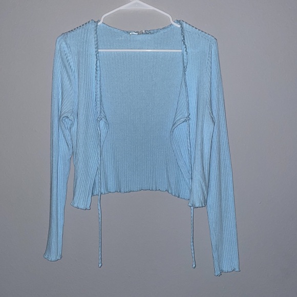 tie-able longsleeve! - Picture 2 of 3